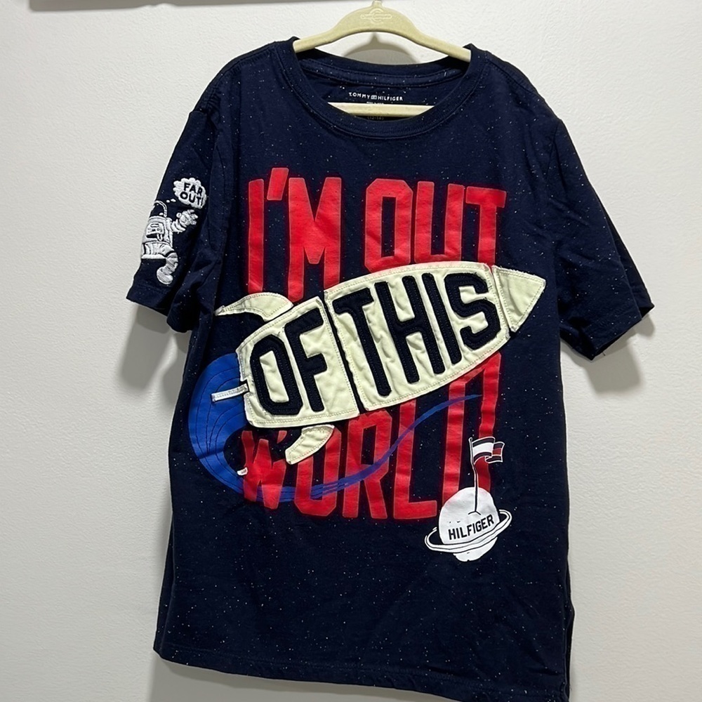 𝅺TOMMY Hilfiger Boys Short Sleeve T Shirt I’m Out of This World size Large 12-14